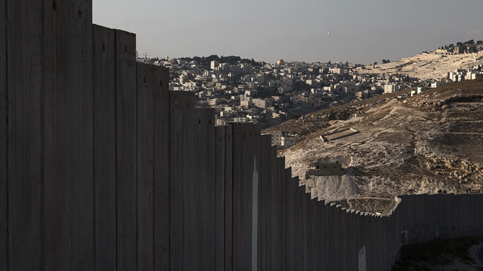 Walling In Israel Wants A New Fence At Only Barrier Free Border RT News   Israel Defense Wall Around.si 