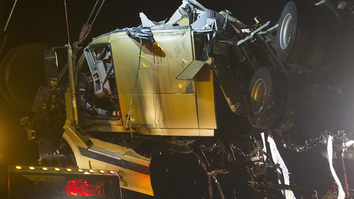 40,000 liters of oil spilled in 50-vehicle pile-up in southern Canada