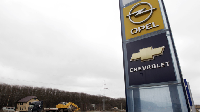 Global carmakers suspend supplying Russia on ruble slide