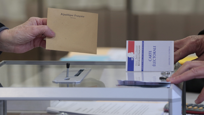 Sarkozy on top as France swings right in departmental elections