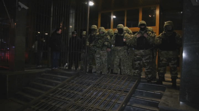 The entrance to Ukraine's Ukrnafta oil and gas extracting company HQ in Kiev, March 22, 2015 (Screenshot from RT's Ruptly video)