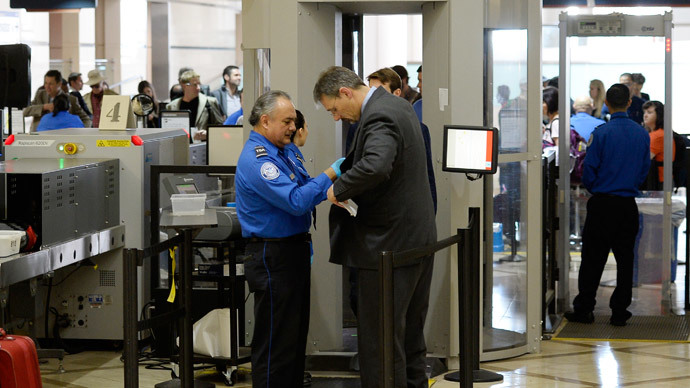 Union chief: Armed cops should help TSA at airports