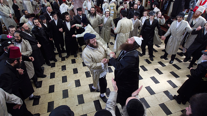 Video of Hassidic Jews dancing in Jordanian airport goes viral, stirs controversy
