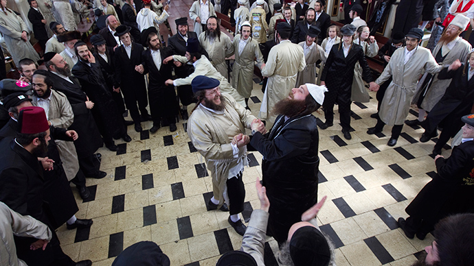 Video of Hassidic Jews dancing in Jordanian airport goes viral, stirs