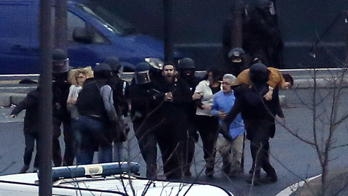 Paris kosher store ex-hostages sue French TV channel over live coverage – report