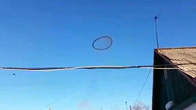 ​Smoke machine? Portal to hell? Mysterious black ring hovers over Kazakh village (VIDEO)