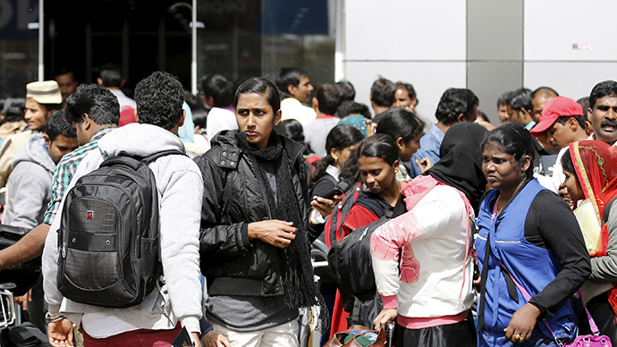 People waiting to be evacuated at Sanaa International Airport, Yemen, April 6, 2015 (Reuters / Khaled Abdullah)
