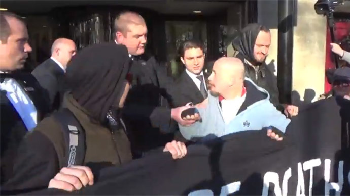‘Housing a human right’: Protestors blockade luxury London property awards (VIDEO)