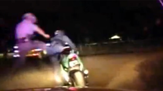 Texas trooper jumpkicks motorcyclist after shooting him in high-speed chase (VIDEO)