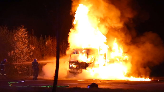 Autoburn: Fire engulfs Austrian super-truck hauling giant cargo (VIDEO)