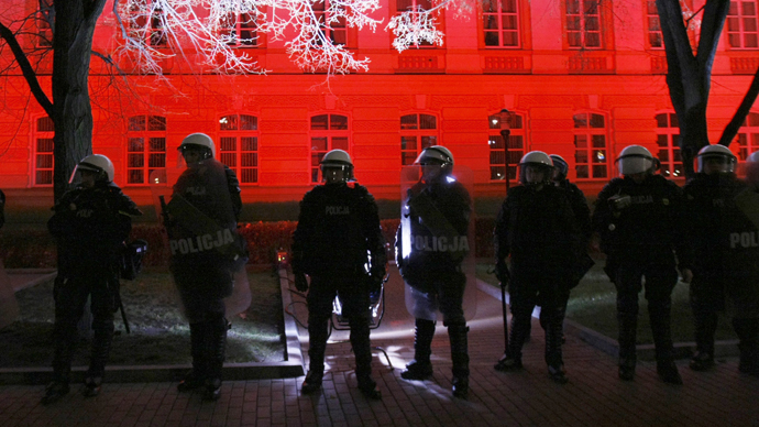 Riot in Poland after cop kills football fan during match (VIDEO)