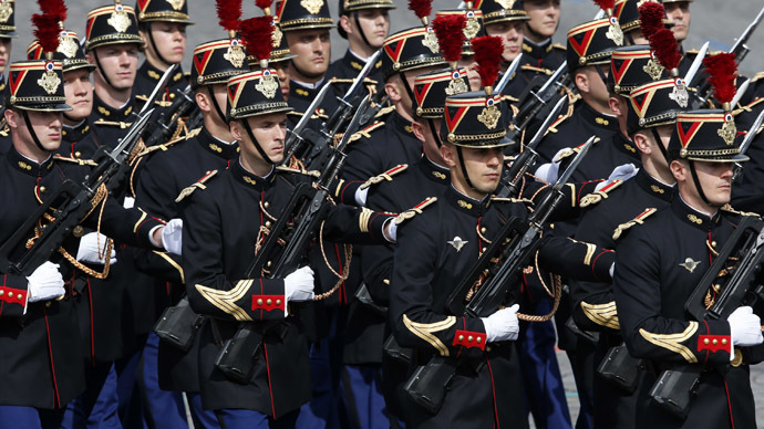 'Intolerable': French presidential guards protest sweaty vests, heavy guns & longer shifts