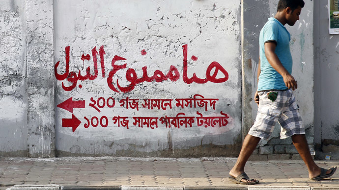 A Bangladeshi pedestrian walks past a message written on a wall in Arabic saying "Do not urinate here!" in Dhaka.(AFP Photo / STR)