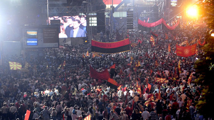 ‘No bowing down’: Thousands of pro-govt protesters rally for Macedonian PM