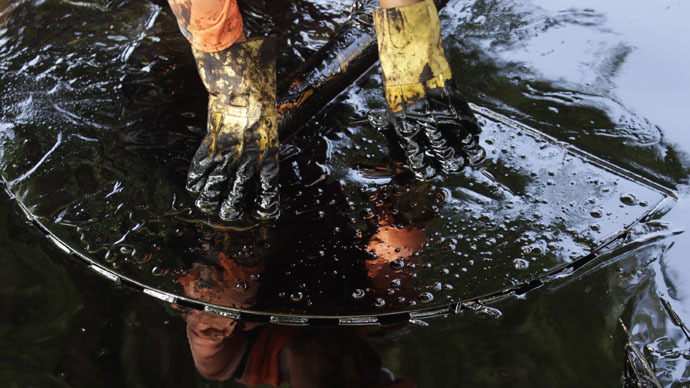 Busted pipeline leaks 21,000 gallons of oil off California coast