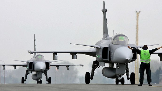 A Czech ground crew officer directs Swedish JAS-39 Gripen aircraft at the military base near the town of Caslav. (Reuters/Petr Josek Snr)