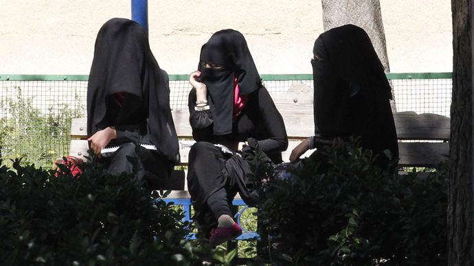 Dutch govt approves partial ban on face-covering veil in public places