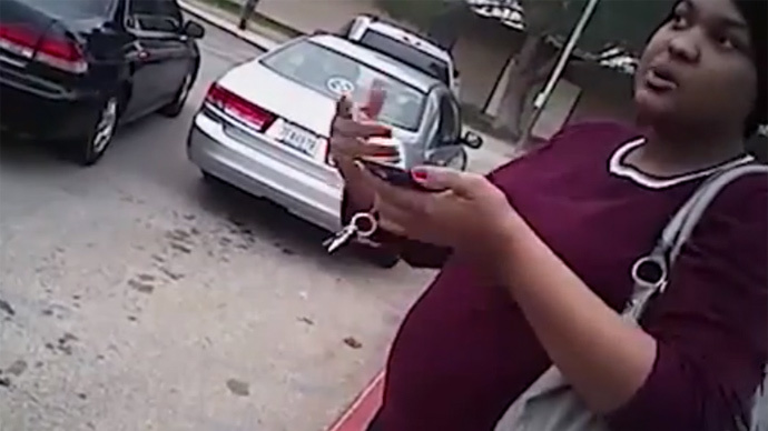Police forcefully wrestle pregnant black woman onto belly for not showing ID (VIDEO)
