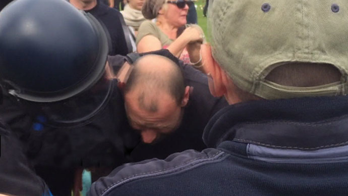 ‘Pepper sprayed right into my eye’: Police injure Ruptly producer at Berlin pro-migrant rally