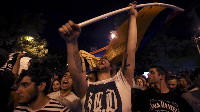 Armenia police vow to stay put as long as protests remain peaceful