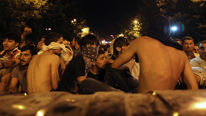 Armenia police regroup as Yerevan ‘electric protests’ charge up