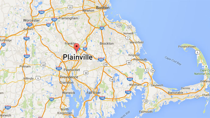 3 dead after small plane crashes into house in Massachusetts (PHOTOS)
