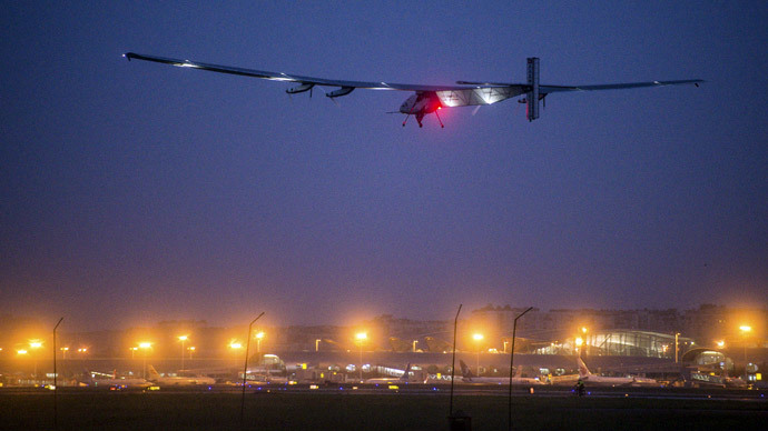 Solar-powered plane sets solo flight world record