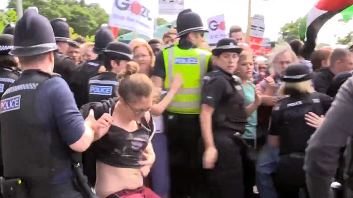 Gaza war anniversary: ‘Aggressive’ UK police arrest 8 at Israeli arms factory protest (VIDEO)