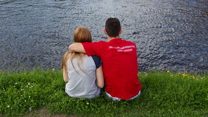 Cherchez la femme? Russian bailiffs hunt single woman… find out she’s now a married man