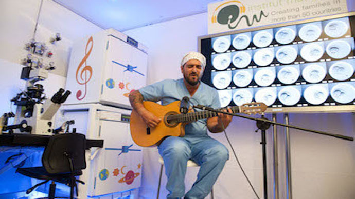 Spanish singer serenades 380 IVF embryos