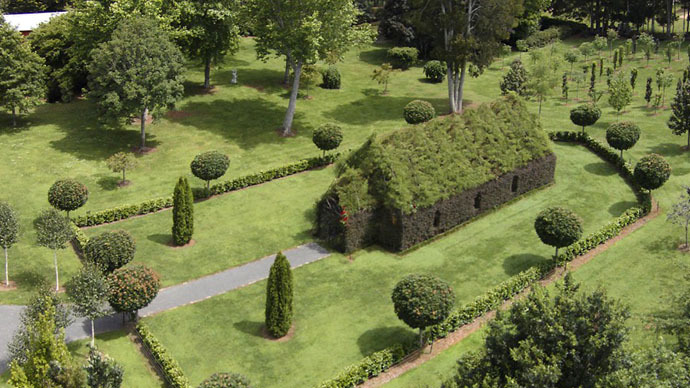 Kiwi man grows church out of living trees, couples line up to get married (VIDEO)