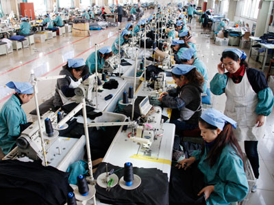 China's manufacturing hit by slowing demand