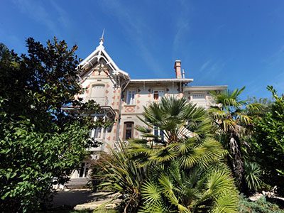 French super-rich sell luxury homes to avoid taxes