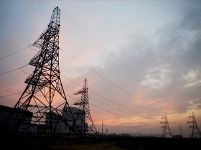 Government turns up voltage on power investors