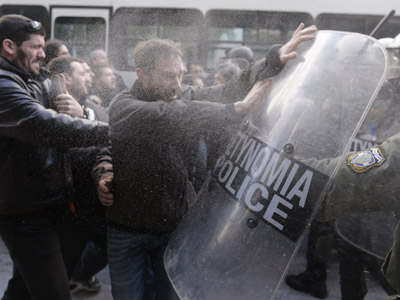 Greece gets silver lining to budget plans for coming years