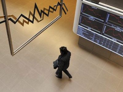 Fitch gives Greece benefit of the doubt