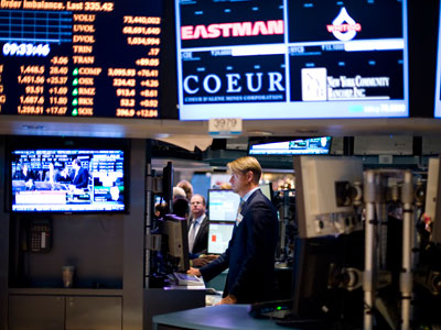 Market Buzz: Apple and the Fed in the limelight