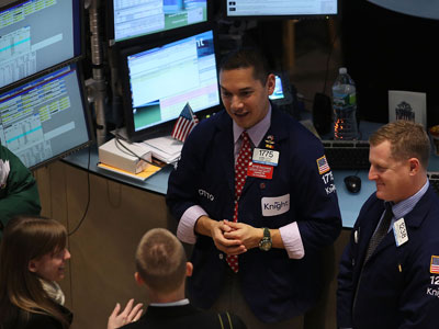 Market Buzz: Investors bid on the US