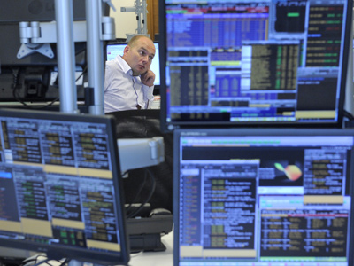 Market Buzz: World uncertainty pushes Russian markets into red