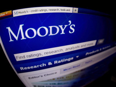 Moody's cuts ratings of 28 Spanish banks
