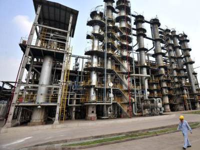 China eyes oil refinery construction in Russia