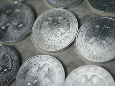 Rouble signals mixed as strengthening concerns mount