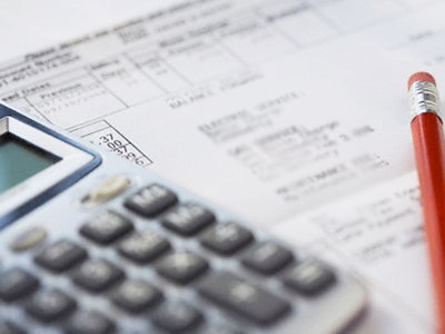 Coming to grips with economic theory and the economic experience