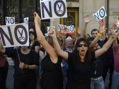 Europe begs Spain for a 'yes' or 'no' answer on bailout