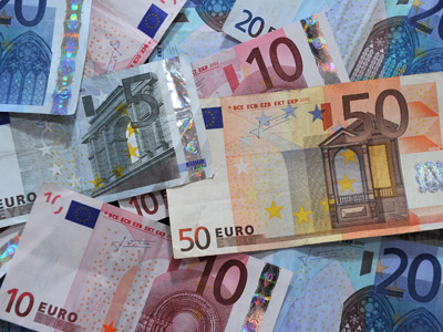 Spanish bond yields hit new record highs
