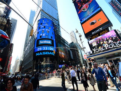 Digital ads create fortunes for an empty building in Times Square
