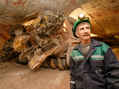 Uralkali yields profit, promises half to shareholders