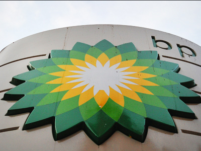 US blocks BP from new govt contracts over Gulf oil spill