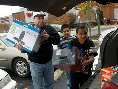 Consumer-fed US economy beats forecasts, grows 2% in 3Q 2012