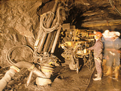 Usmanov buys into Australian miner to develop iron ore in Peru